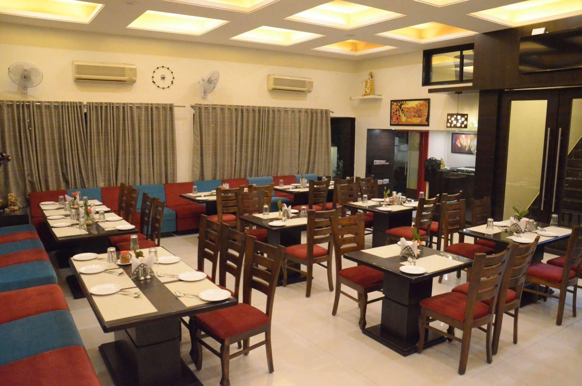 Hotel Vijay Residency Аурангабад Екстериор снимка