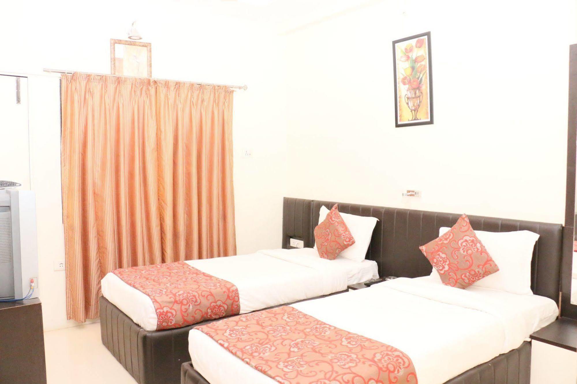 Hotel Vijay Residency Аурангабад Екстериор снимка