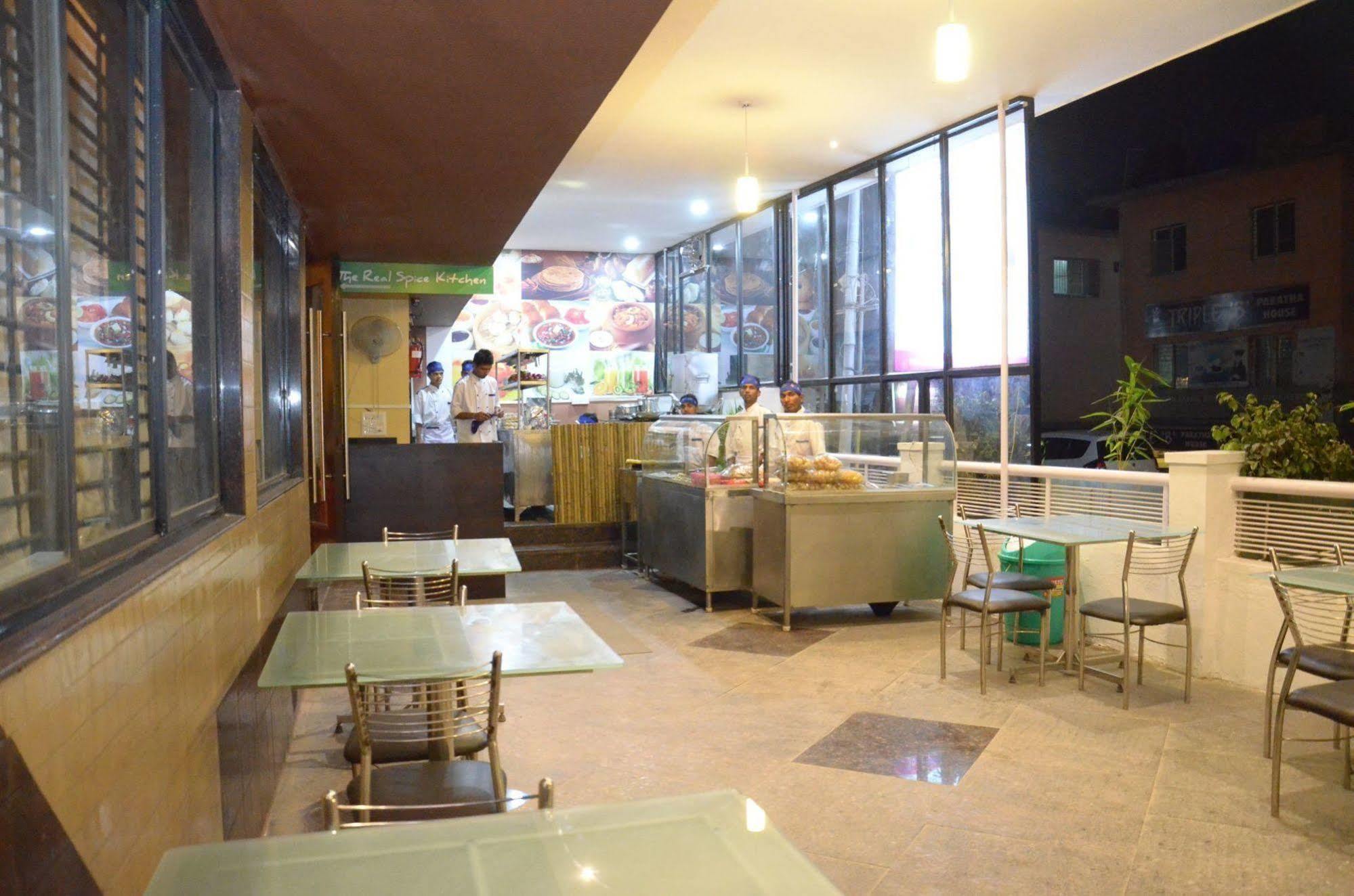 Hotel Vijay Residency Аурангабад Екстериор снимка